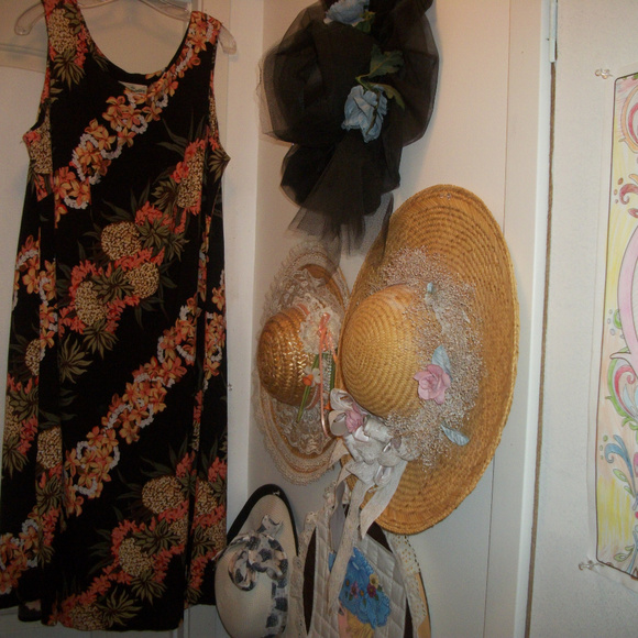 HILO HATTIE Dresses & Skirts - RETRO HILO HATTIE PINAPPLES & LEIS DRESS 2 X